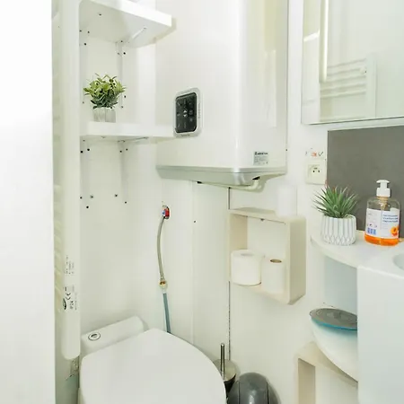 Champs Elysees & Arc De Triomphe - Cityapartmentstay Paris