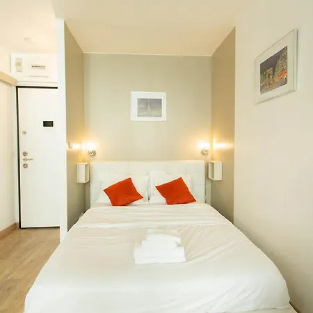 Champs Elysees & Arc De Triomphe - Cityapartmentstay *